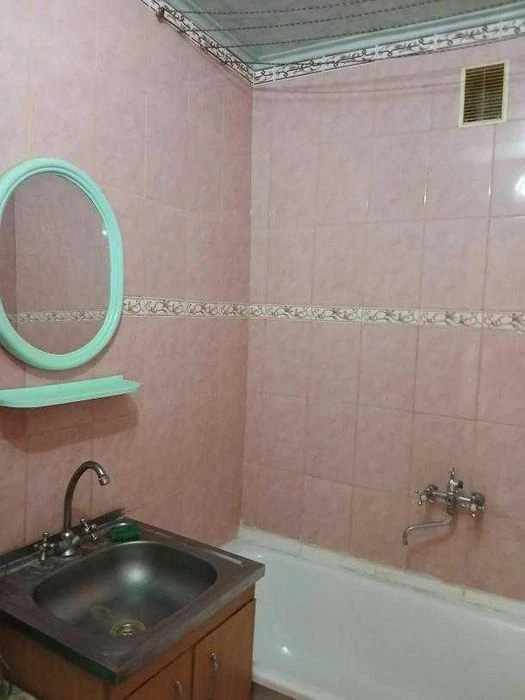 Продам 1к. гостинку со своими службами, м. Дворец Спорта