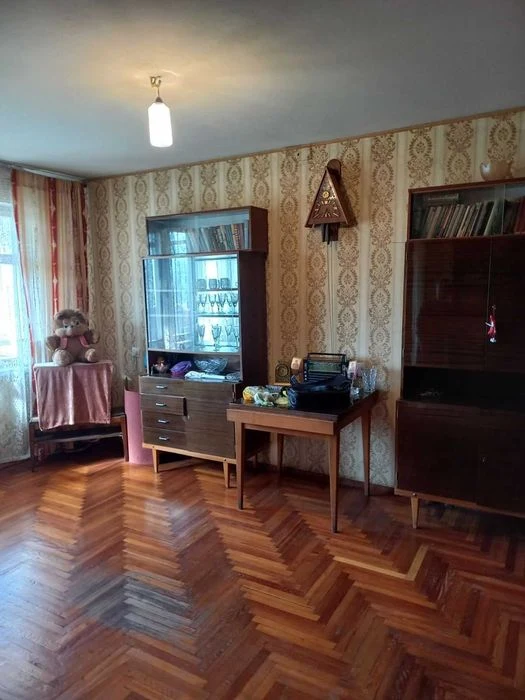 Продам 3 из квартиру м Дворец Спорта ул Каденюка 32000