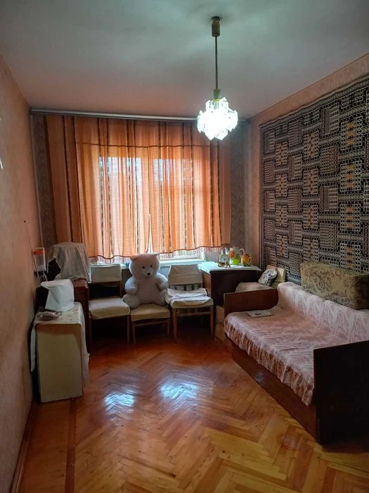 Продам 3 из квартиру м Дворец Спорта ул Каденюка 32000