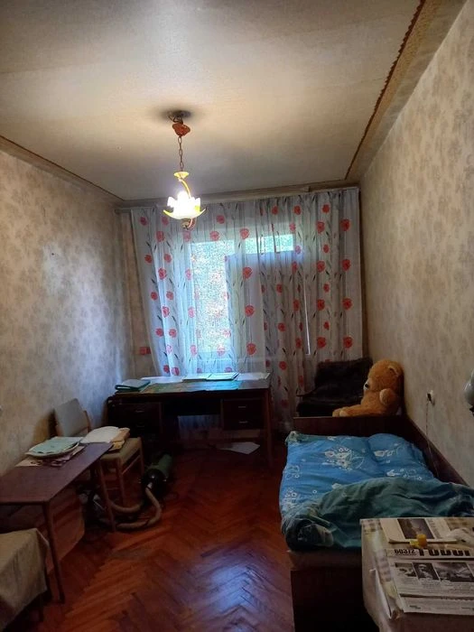 Продам 3 из квартиру м Дворец Спорта ул Каденюка 32000