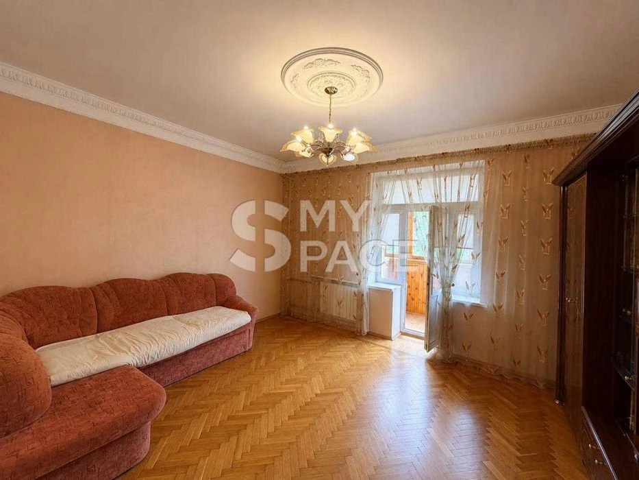 Трикімнатна квартира 87м2 у сталінці, вул. Білоруська