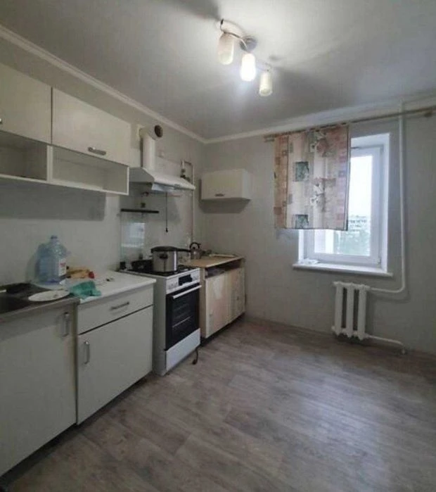 Продам 2-кімнатну квартиру 52 кв.м в цегляному будинку на Ле