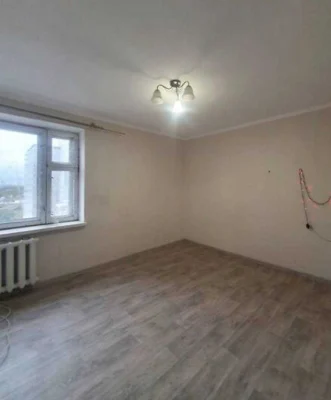 Продам 2-кімнатну квартиру 52 кв.м в цегляному будинку на Ле