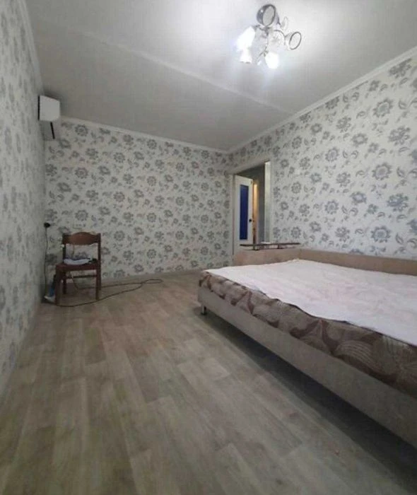 Продам 2-кімнатну квартиру 52 кв.м в цегляному будинку на Ле