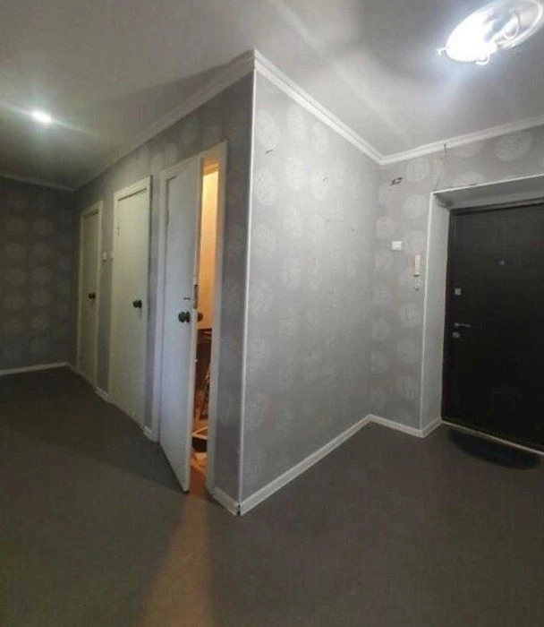 Продам 2-кімнатну квартиру 52 кв.м в цегляному будинку на Ле