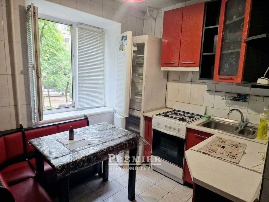 2 кімнатна квартира 45 м² на Черемушках  2й поверх, окремі к