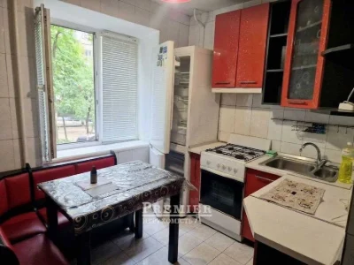 2 кімнатна квартира 45 м² на Черемушках  2й поверх, окремі к