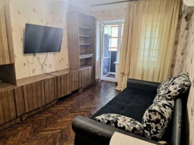 2 кімнатна квартира 45 м² на Черемушках  2й поверх, окремі к