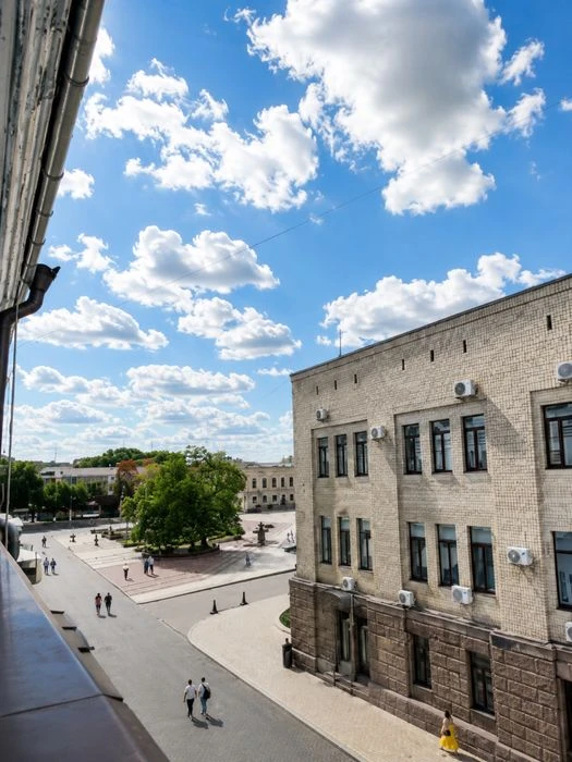 ПЕНТХАУС 350 м² із власним ЗИМОВИМ САДОМ у центрі міста Кроп
