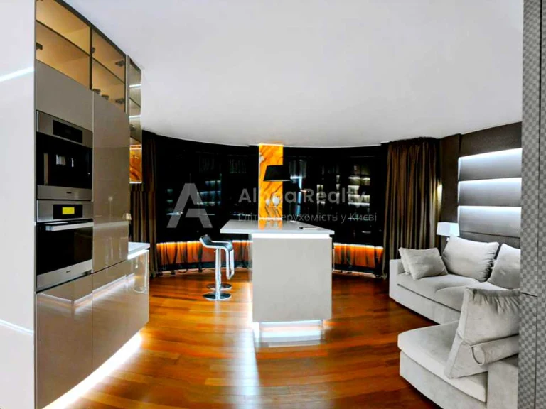 Apartment. Kyiv, Holosiivskyi Ave. (40th anniversary of October)