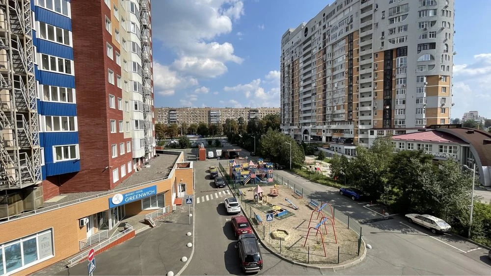 I am selling my 4-room apartment of 162m2 on the 4th floor of the Monte Plaza residential complex