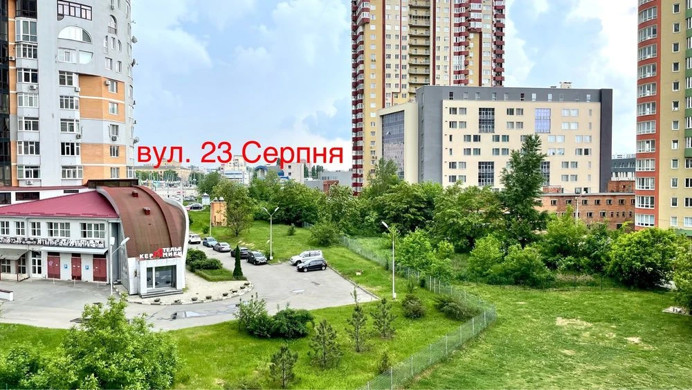 I am selling my 4-room apartment of 162m2 on the 4th floor of the Monte Plaza residential complex