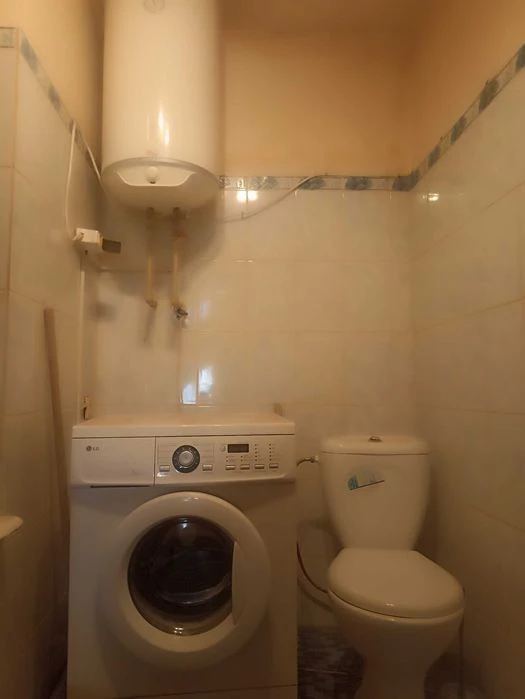 Продаю 1 кім.кв-ру по вул В. Морська