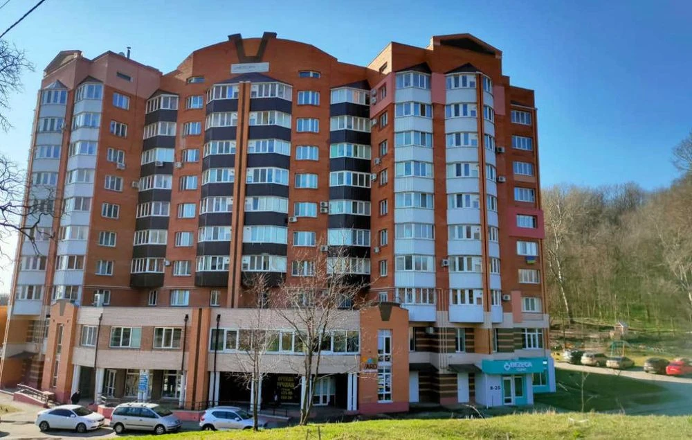 Продається 2-х кімнатна квартира на Подолі вул. Небесної Сот