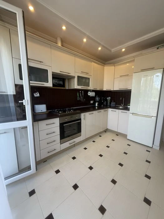 Продаж квартири 42 кв.м. м.Ужгород вул.Єнківська  Газ!