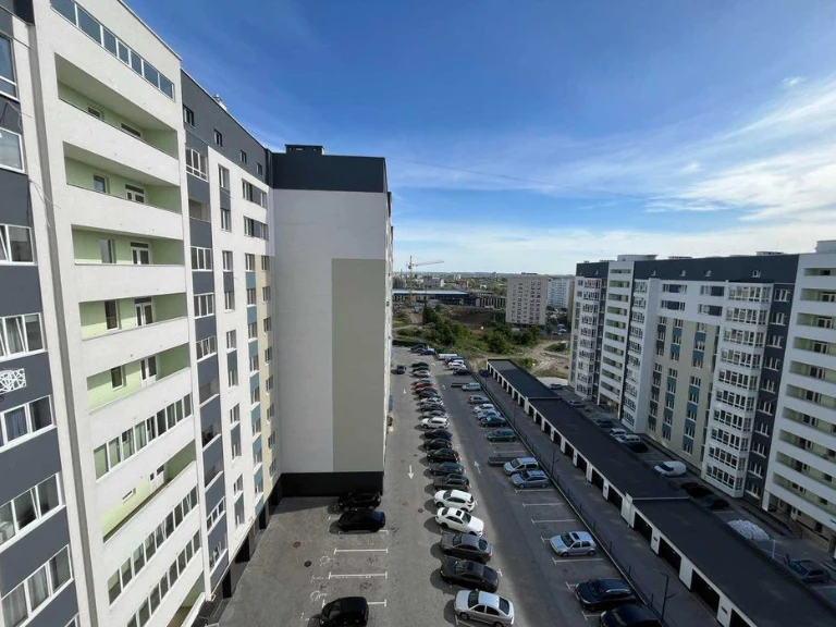 1 кімнатна на Озерній 47 м² з чорновими роботами та дизайн-п