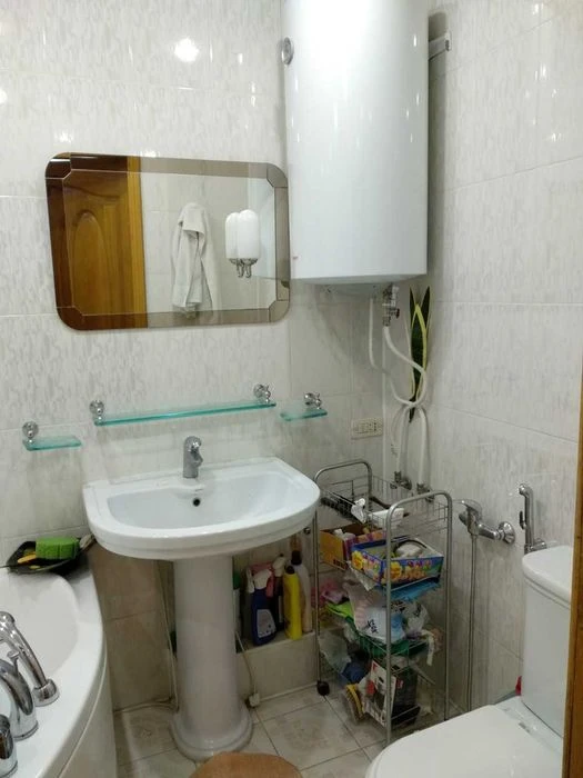 Гераниевая / Адмиральский проспект,продам квартиру 3 комнаты