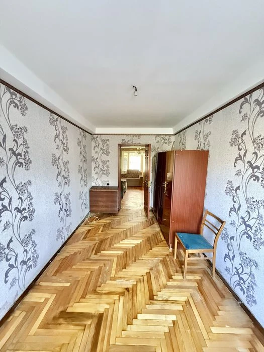 Продаж 4 кімнатної кв вул. Парамонова