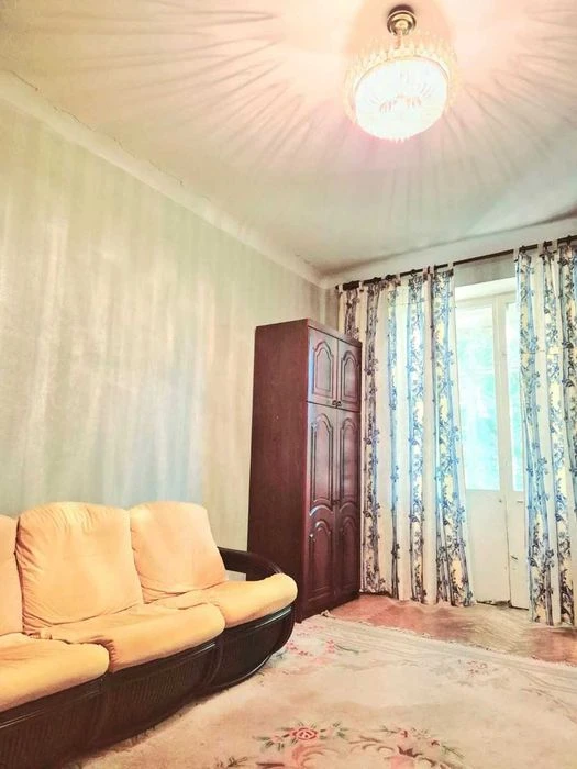 Продаж 3К Міцкевича Адама 10 сталінка газ житловий стан 2 по