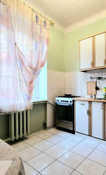 Продаж 3К Міцкевича Адама 10 сталінка газ житловий стан 2 по