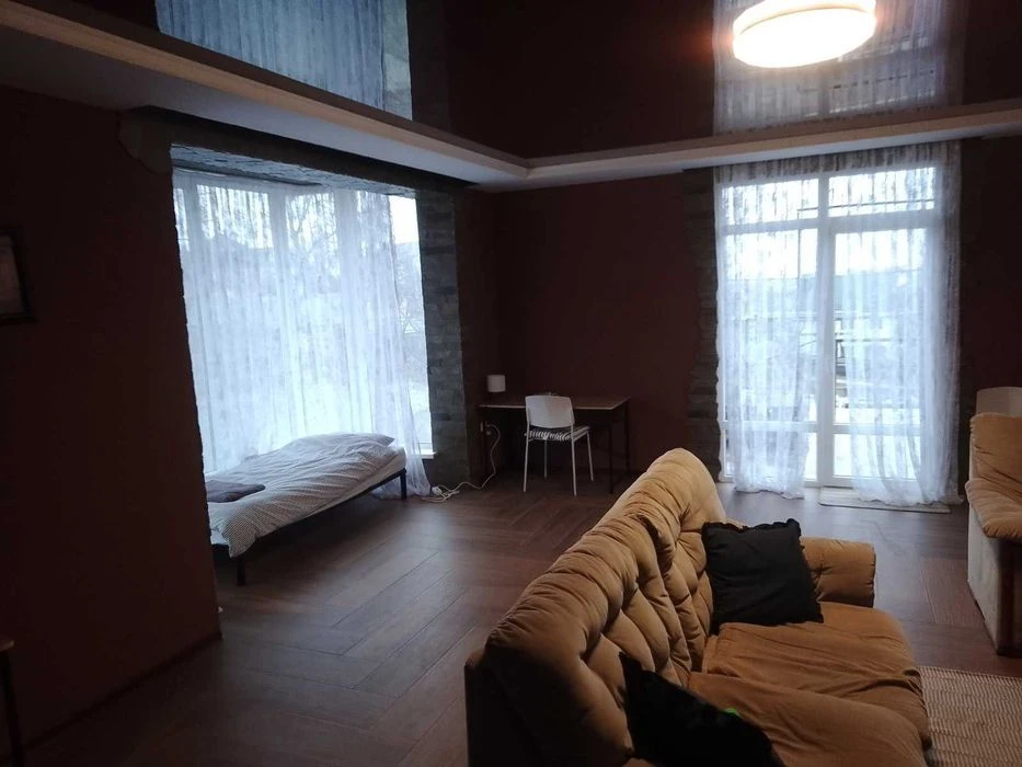 Терміново! Дуплекс 220 м² у Лезневому — меблі, тераса, камін