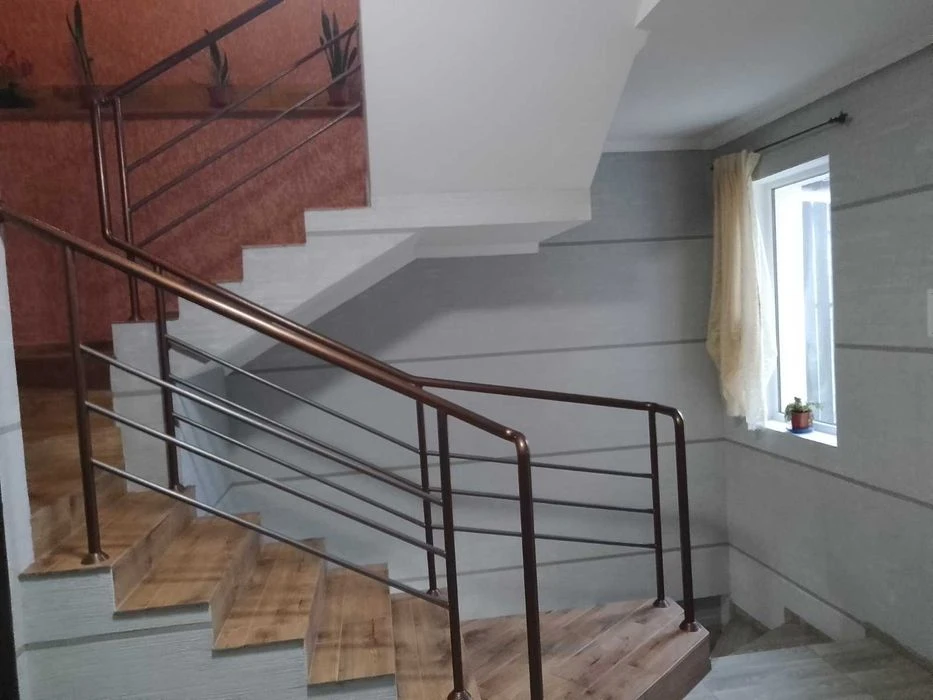Терміново! Дуплекс 220 м² у Лезневому — меблі, тераса, камін