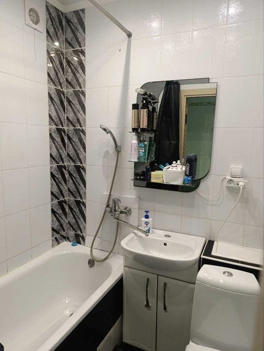 One-room apartment for sale. 1st floor, 9th floor, 36 sq m. Saltovskaya metro station.