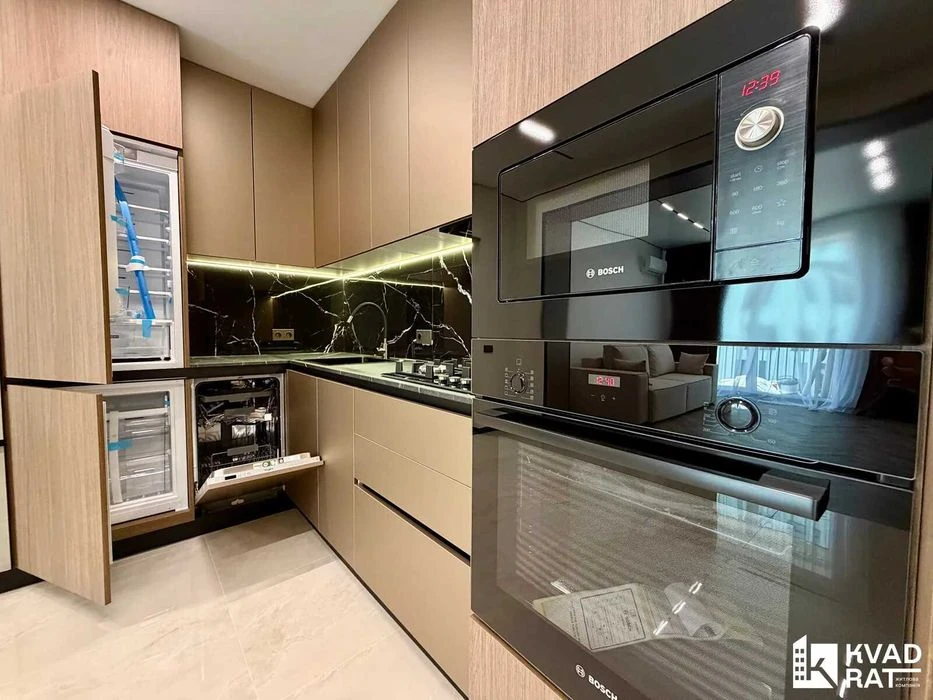 Продаж великої 2-кімнатної квартири з кухнею-вітальнею у ЖК