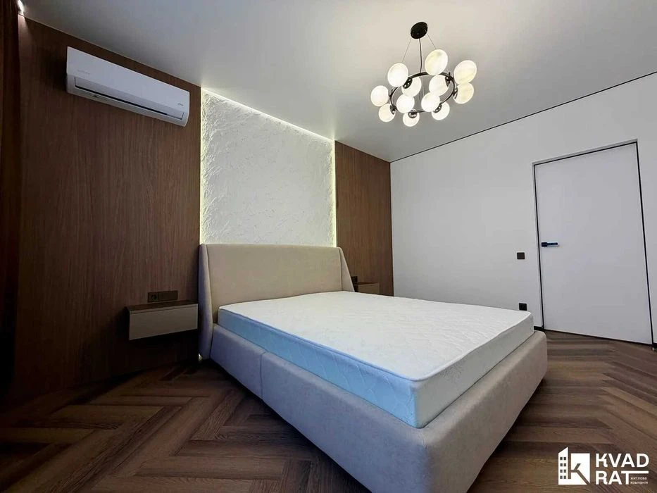 Продаж великої 2-кімнатної квартири з кухнею-вітальнею у ЖК