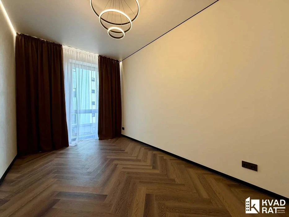 Продаж великої 2-кімнатної квартири з кухнею-вітальнею у ЖК
