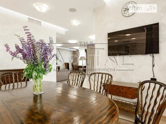 Sale of 2-room apartment 188 sq. m. on Andriy Verkhoglyada St. 15 •