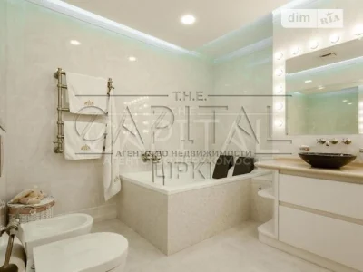Sale of 2-room apartment 188 sq. m. on Andriy Verkhoglyada St. 15 •