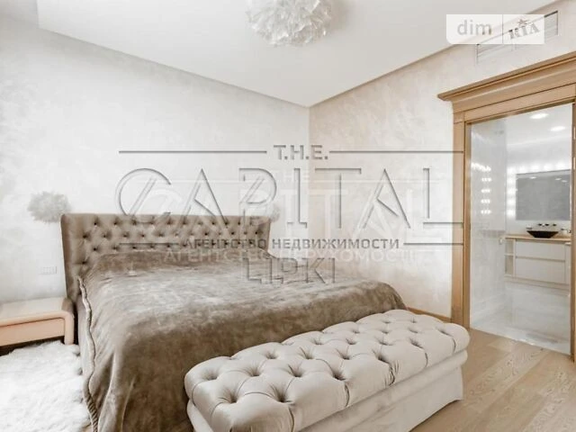 Sale of 2-room apartment 188 sq. m. on Andriy Verkhoglyada St. 15 •