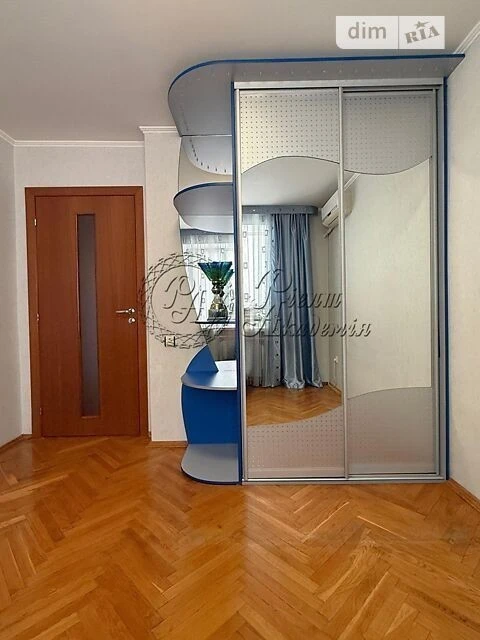 Sale of 3-room apartment 81 sq. m. on Oleksandra Arkhipenka St. 2/1