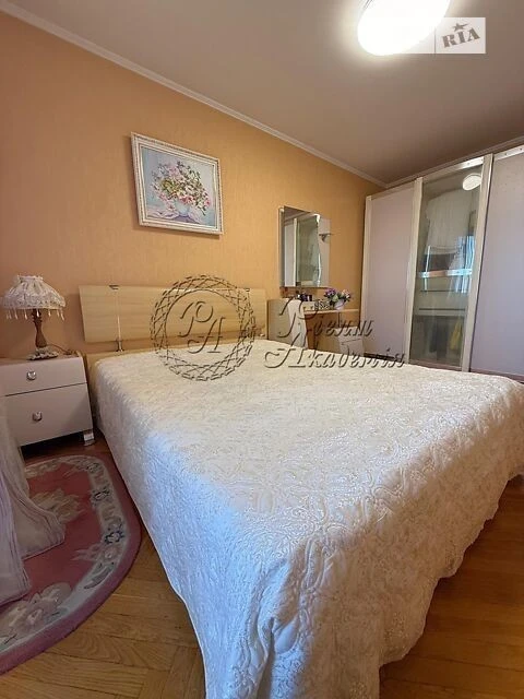 Sale of 3-room apartment 81 sq. m. on Oleksandra Arkhipenka St. 2/1