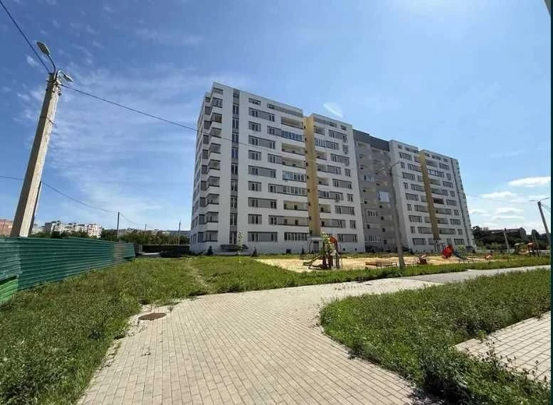 Продам 1 комнатную квартиру на 8 этаже в новострое . ЖК " Ск