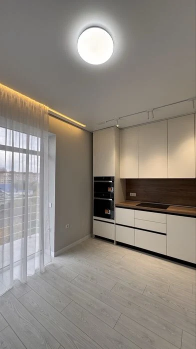 Продається гарна, простора 2-х кімнатна. Боздош. 66 м.кв.