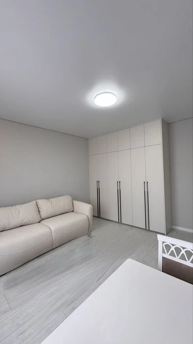 Продається гарна, простора 2-х кімнатна. Боздош. 66 м.кв.
