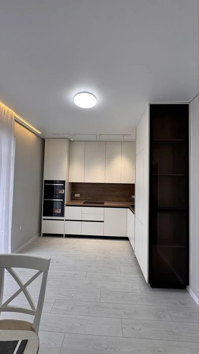 Продається гарна, простора 2-х кімнатна. Боздош. 66 м.кв.