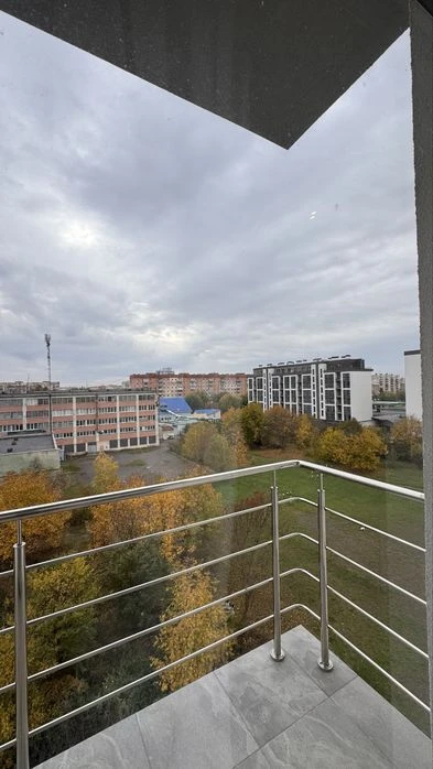 Продається гарна, простора 2-х кімнатна. Боздош. 66 м.кв.