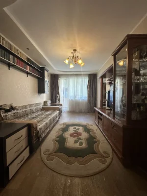 Двокімнатна. Другий поверх. Продаж.