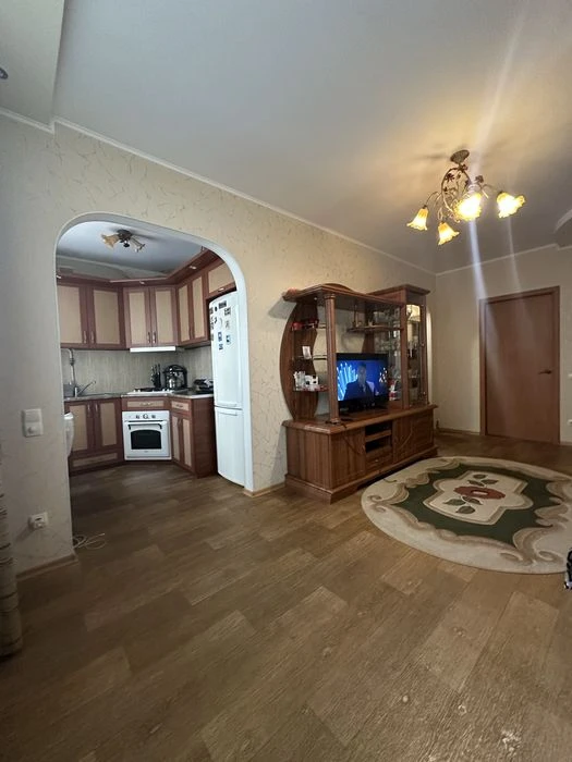 Двокімнатна. Другий поверх. Продаж.