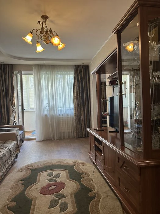 Двокімнатна. Другий поверх. Продаж.