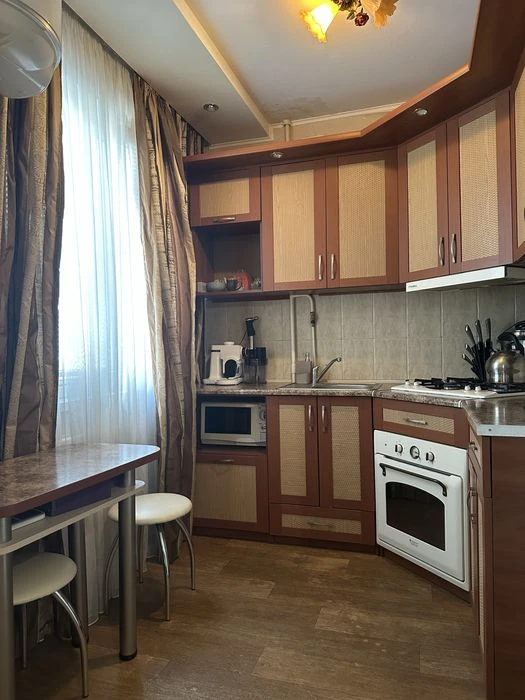 Двокімнатна. Другий поверх. Продаж.
