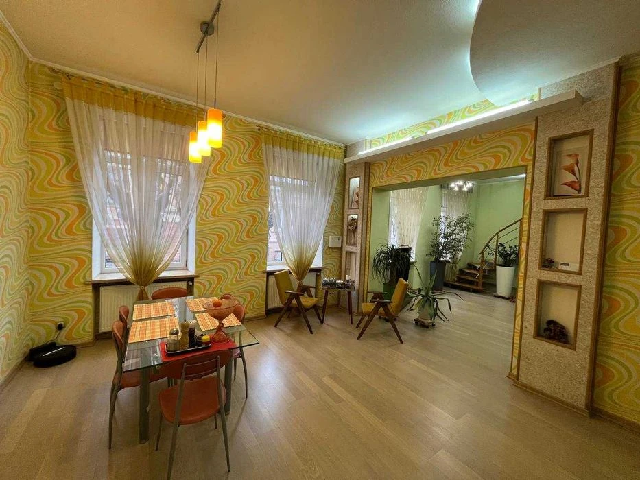 Квартира в історичному центрі міста, ремонт, меблі, техніка