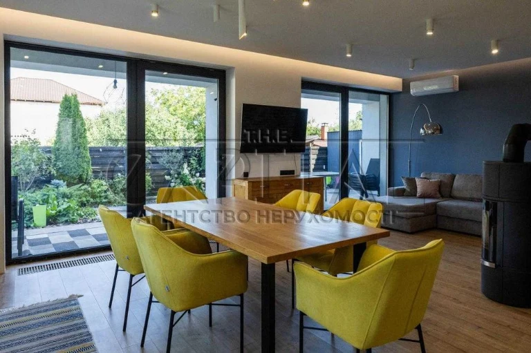 Продаж будинку 298 м² / 6 соток/ м. Славутич 2 км / Осокорки
