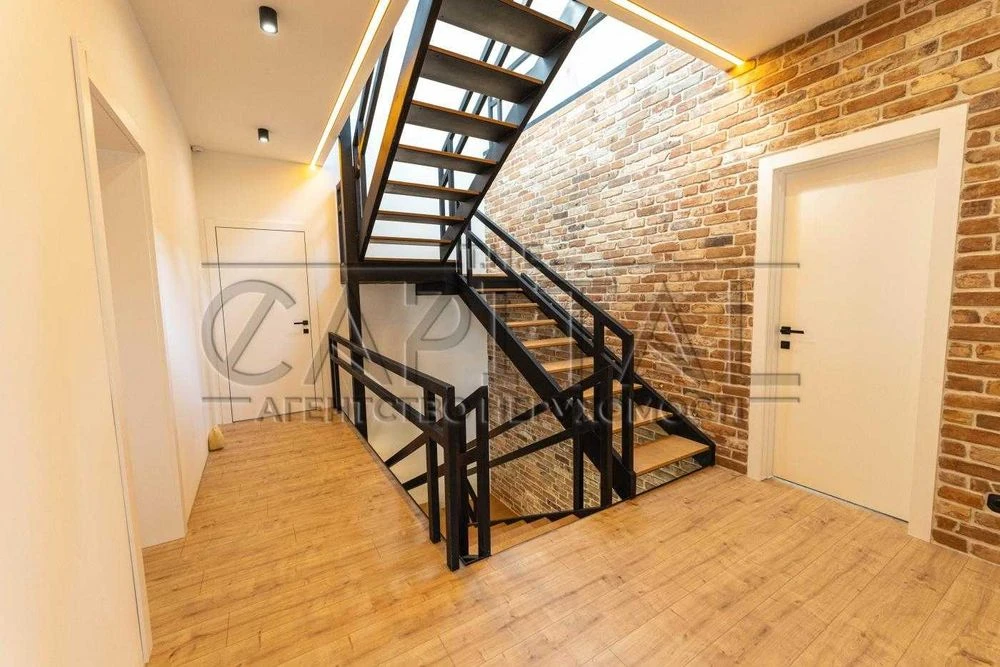 Продаж будинку 298 м² / 6 соток/ м. Славутич 2 км / Осокорки