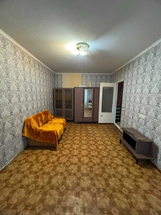 Продам 1 ком квартиру с Ремонтом на ул. Высоцкого - 3 этаж -