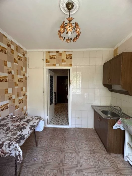 Продам 1 ком квартиру с Ремонтом на ул. Высоцкого - 3 этаж -