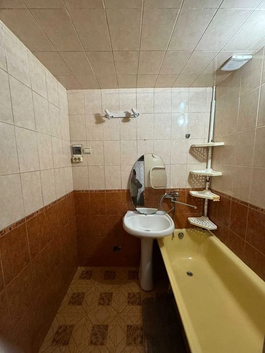 Продам 1 ком квартиру с Ремонтом на ул. Высоцкого - 3 этаж -